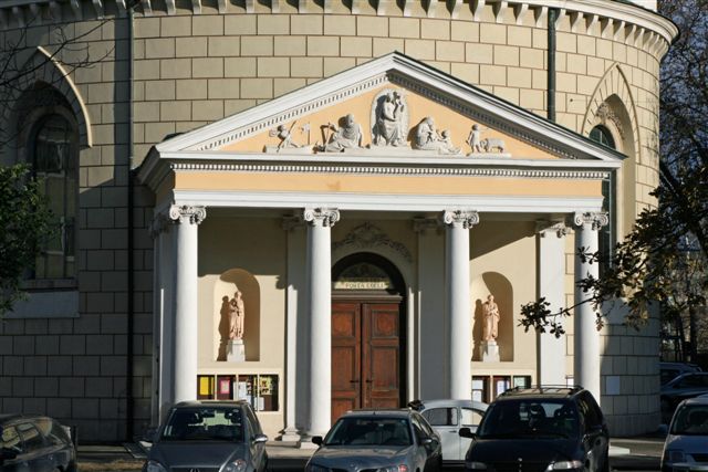 Portal der Kirche von vorne betrachtet, vor der Renovierung. © Ing. Felix Mayer